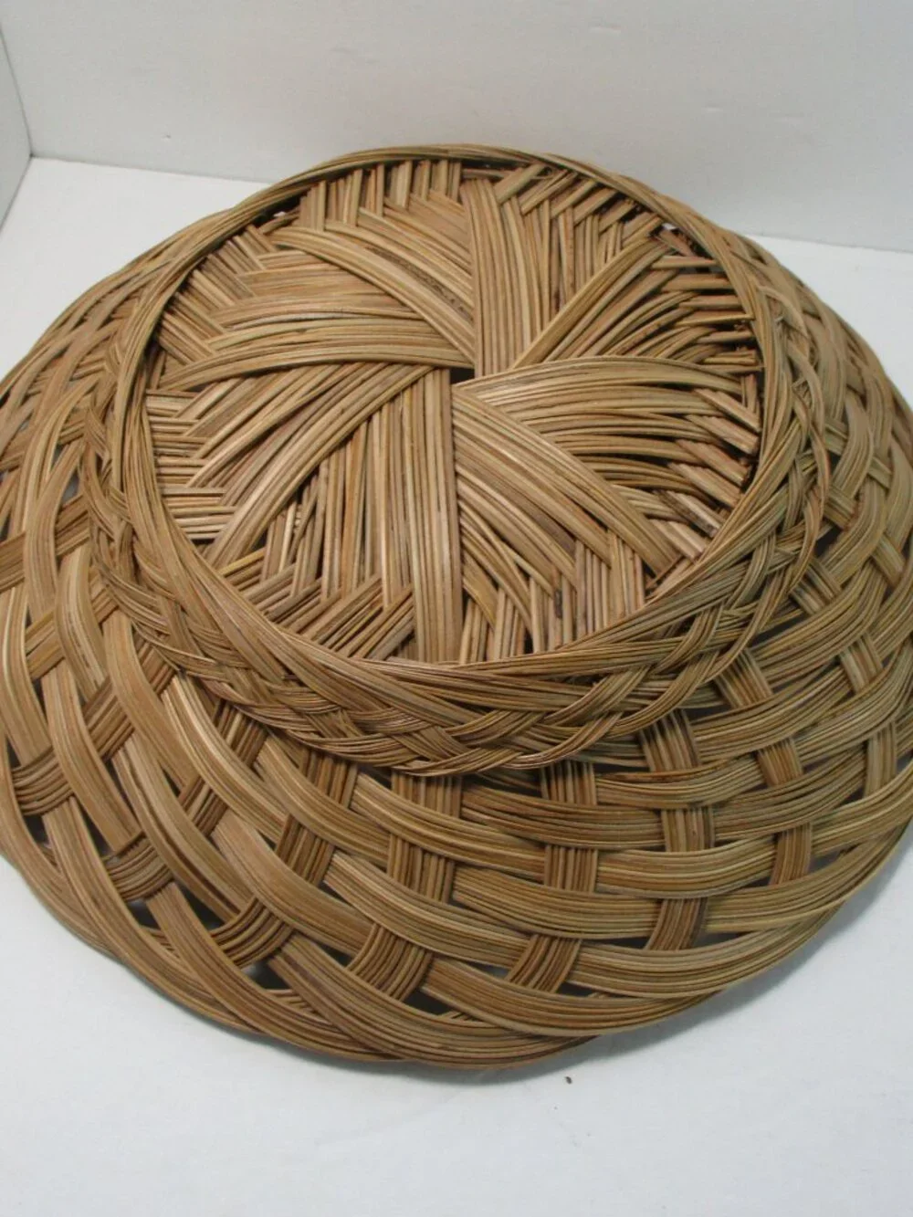 Scallop Weave Wicker Basket Round 13.5in Storage Wall Decor Rattan Woven Boho